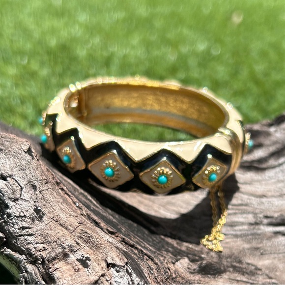 ✨NWOT J Crew bangle, enamel & gold tone, magnetic closure with chain - Picture 3 of 5